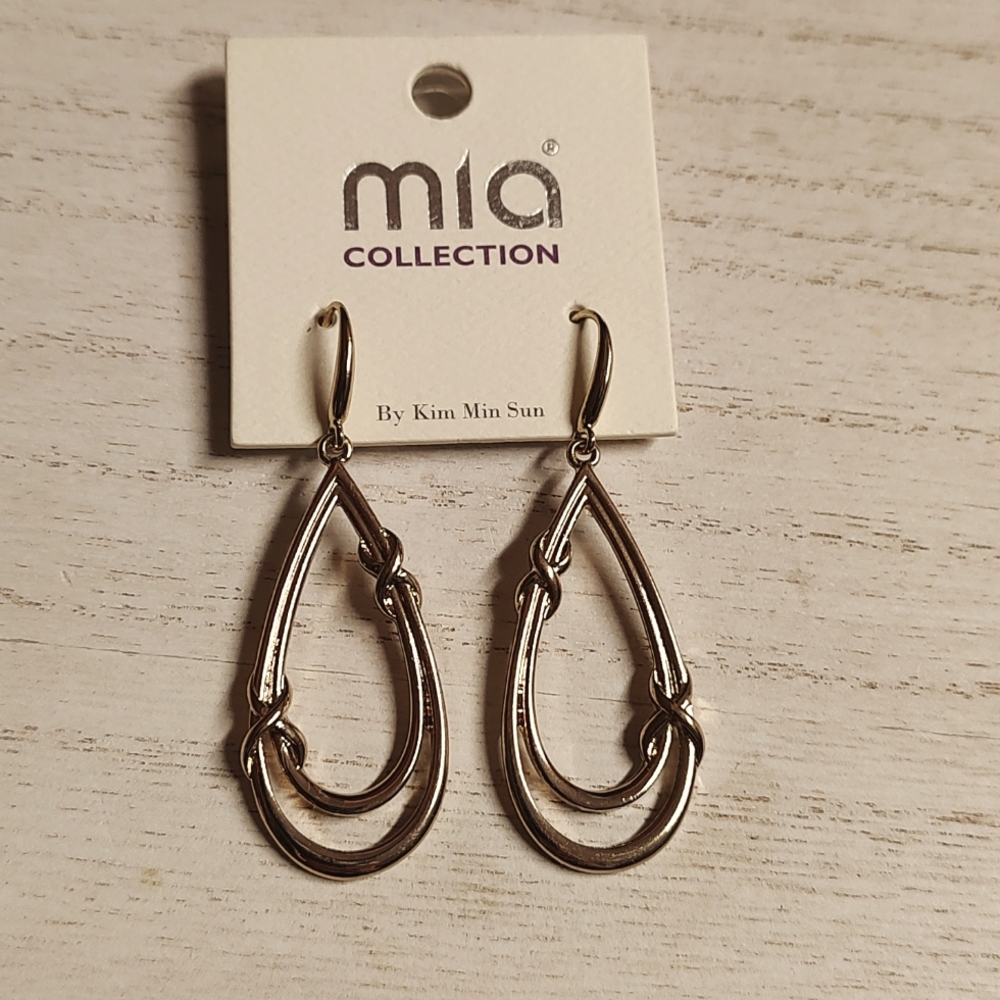 😻 3 For $15 Gold Tone Double Waterdrop With Knots Dangle Earrings